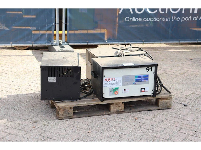 Acculader ages 230v 2006 3stuks - afbeelding 1 van  1