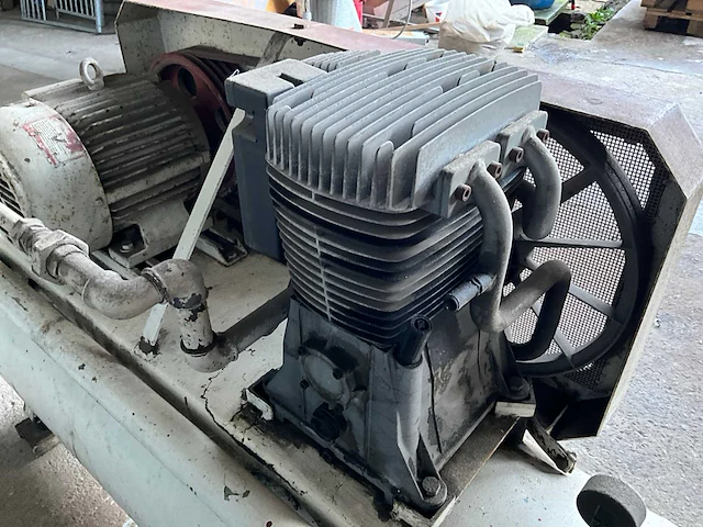 Acec luchtcompressor 5,5 kw - 230/400 v - getest in werkende toestand - afbeelding 2 van  15