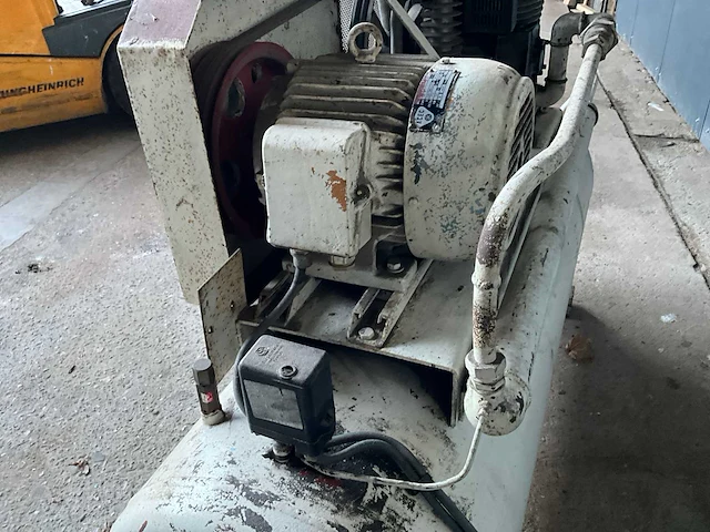 Acec luchtcompressor 5,5 kw - 230/400 v - getest in werkende toestand - afbeelding 5 van  15