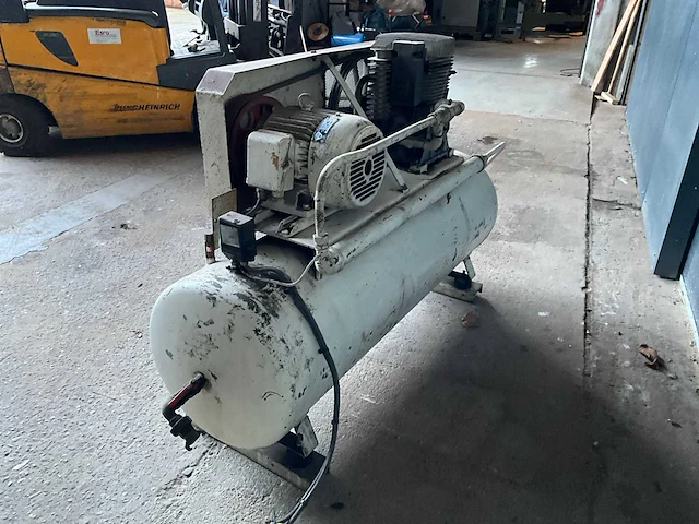 Acec luchtcompressor 5,5 kw - 230/400 v - getest in werkende toestand - afbeelding 11 van  15