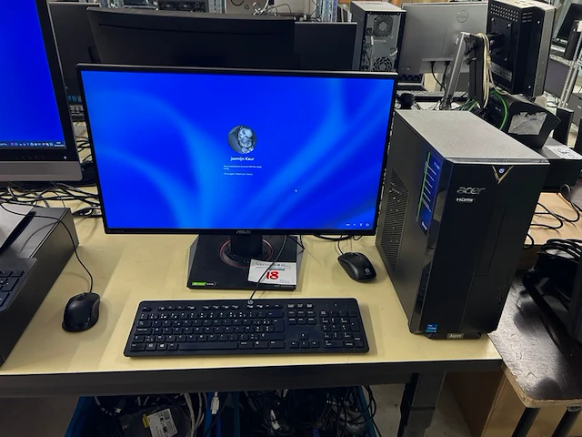 Acer desktop + scherm en toebehoren - afbeelding 1 van  7