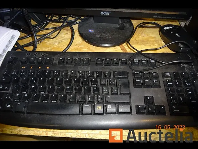 Acer scherm + asus pc tower - afbeelding 3 van  3