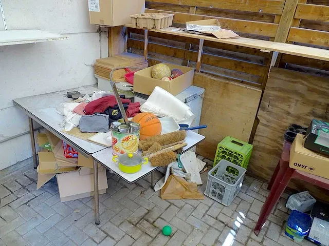 Achtergebleven spullen en gereedschap - afbeelding 7 van  11