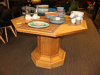 Achthoekige tafel - afbeelding 1 van  3