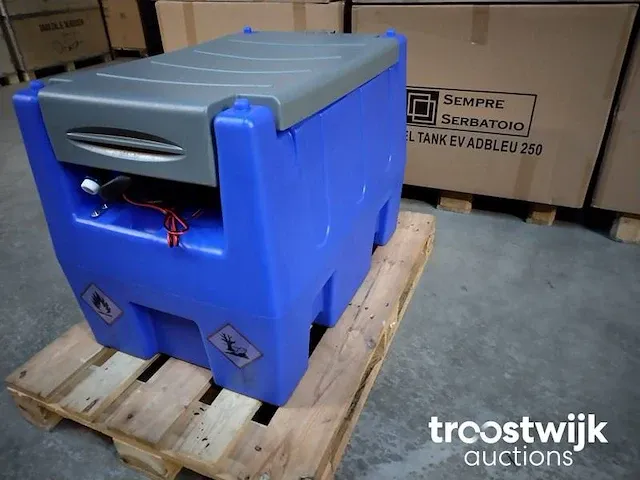 Ad bleu tank 250 liter - afbeelding 3 van  10