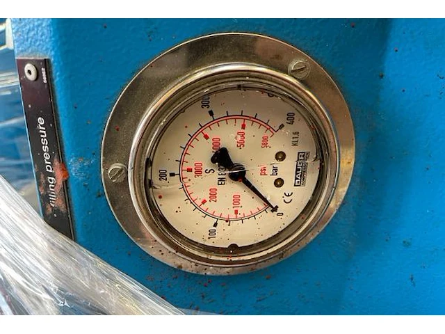 Ademlucht compressor bauer - afbeelding 8 van  13
