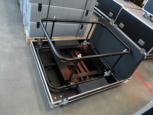 Aed - flightcase for panasonic pt-rq50 + rental frame - video - afbeelding 2 van  3