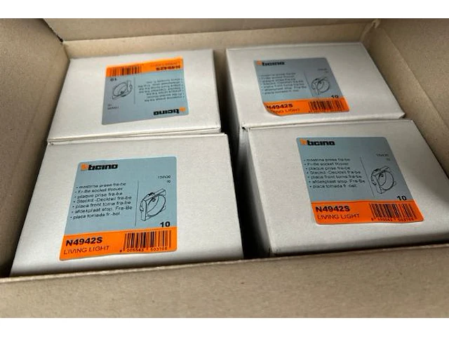 Afdekplaat stopcontact btcino - afbeelding 3 van  3