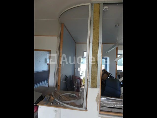 Afgeronde plexiglas wand - afbeelding 2 van  4