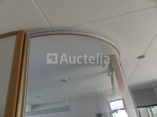 Afgeronde plexiglas wand - afbeelding 3 van  4