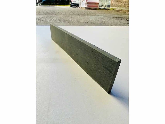 Afgewerkte natuursteen plinten 08x40 10mm dik 352 lm - afbeelding 2 van  2