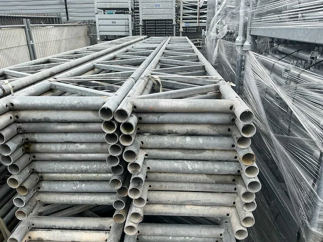 Afixfast steiger ligger (10x) - afbeelding 1 van  2