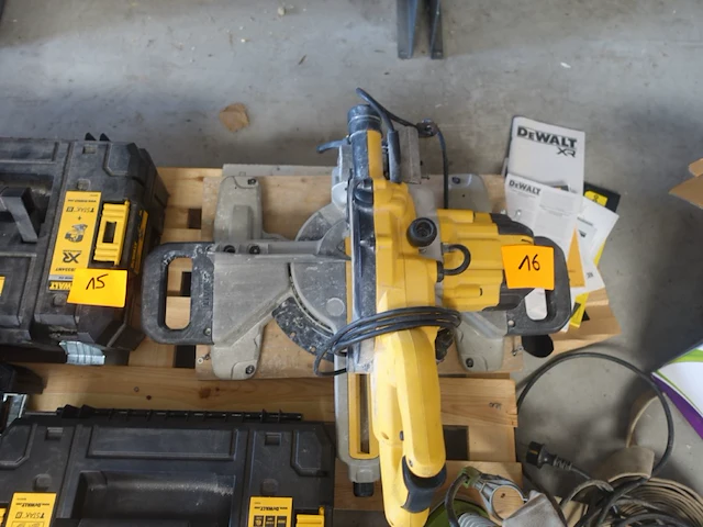 Afkortzaag dewalt - afbeelding 1 van  3