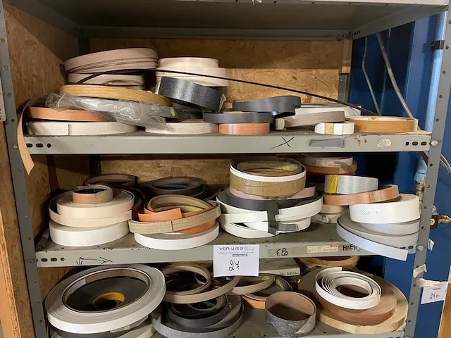 Afplakranden, ong 35 stuks + rest - afbeelding 1 van  6