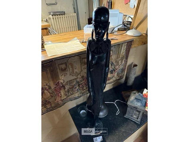 Afrikaans beeld uit hardhout - afbeelding 1 van  2