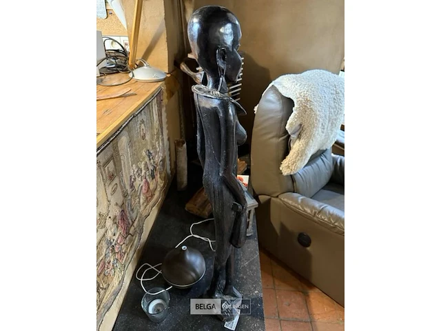 Afrikaans beeld uit hardhout - afbeelding 2 van  2