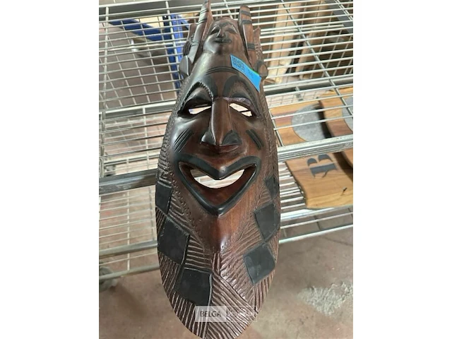 Afrikaans masker sculptuur - afbeelding 1 van  4