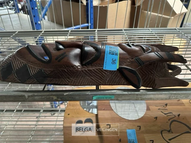 Afrikaans masker sculptuur - afbeelding 3 van  4