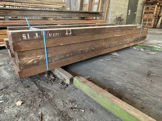 Afrormosia balken - lengtes +/- 3200mm - 3600mm - afbeelding 3 van  3