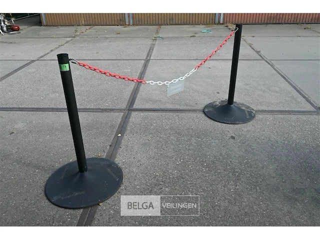 Afsluitpaaltjes met pvc ketting - afbeelding 1 van  5