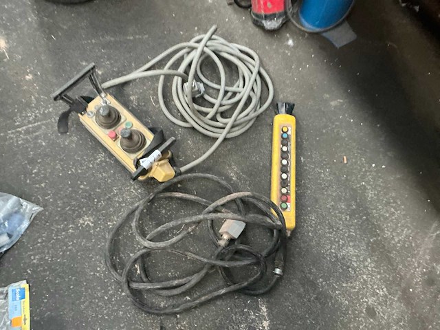 Afstandsbediening voor bovenloopkraan (2x) - afbeelding 1 van  4