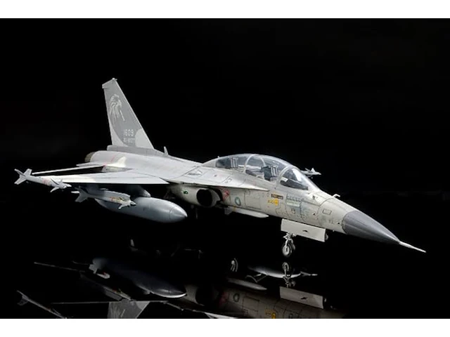 Afv-club ching-kuo twin seat fighter - afbeelding 2 van  3