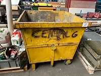 Afvalcontainer met inhoud - afbeelding 1 van  3