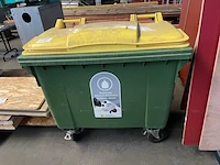 Afvalcontainer op wielen met inhoud