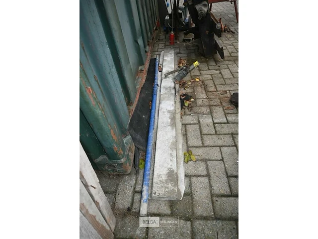 Afwerkspaan beton - afbeelding 1 van  4