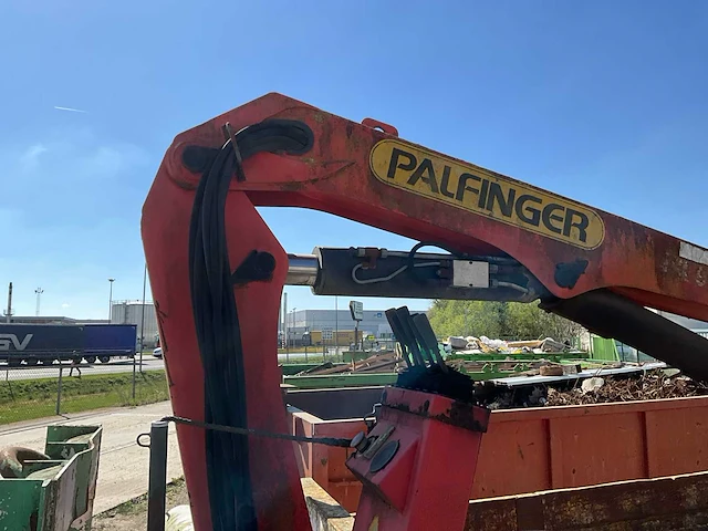 Afzet afvalcontainer met palfinger pk9001 laadkraan - afbeelding 12 van  26