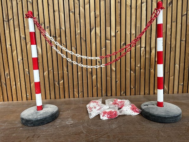 Afzetpalen met ketting - afbeelding 1 van  3