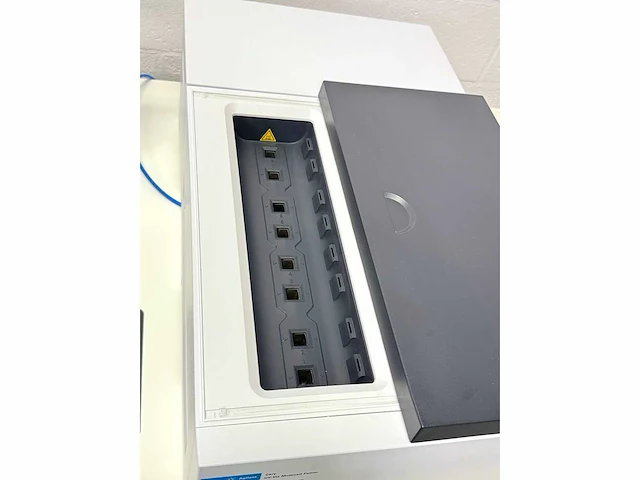 Agilent cary 3500 uv-vis spectrofotometer (multicell peltier uv-vis) - afbeelding 2 van  6