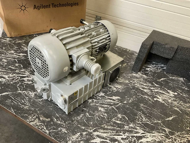 Agilent ss 40+ vacuümpomp - afbeelding 1 van  8