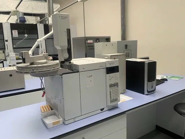 Agilent technologies 7890a gas chromatograaf - afbeelding 1 van  11