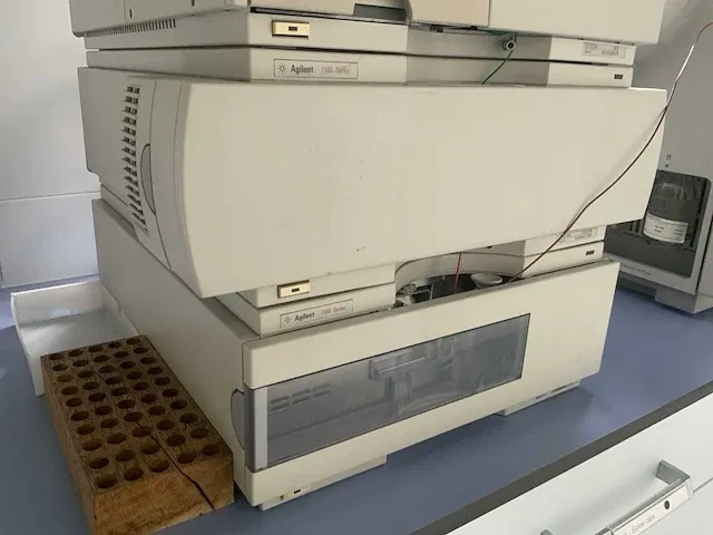 Agilent technologies lc/msd vl g1956a hplc system - afbeelding 13 van  15