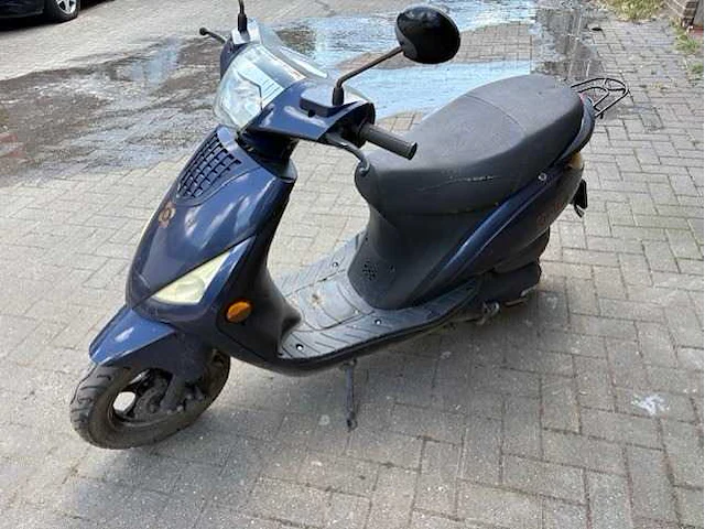 Agm - scooter - afbeelding 1 van  6