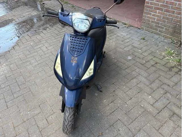 Agm - scooter - afbeelding 2 van  6