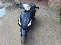 Agm - scooter - afbeelding 2 van  6