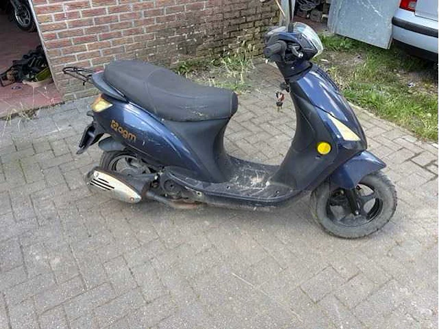 Agm - scooter - afbeelding 4 van  6