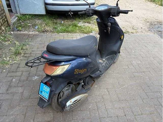 Agm - scooter - afbeelding 5 van  6