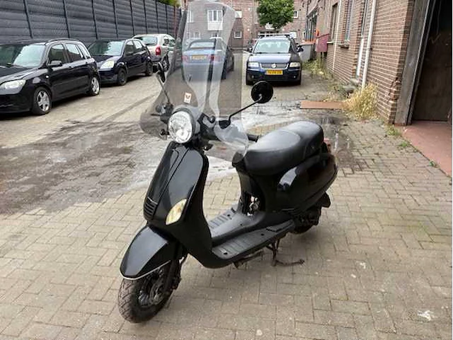 Agm - scooter - afbeelding 1 van  6