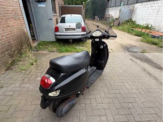 Agm - scooter - afbeelding 3 van  6