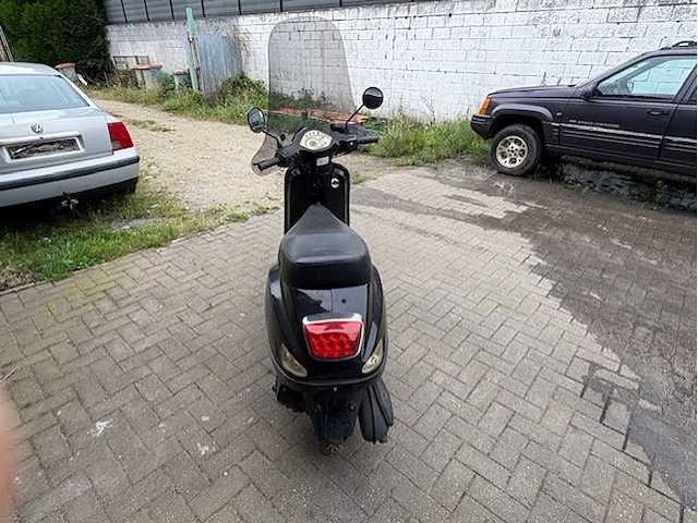 Agm - scooter - afbeelding 4 van  6