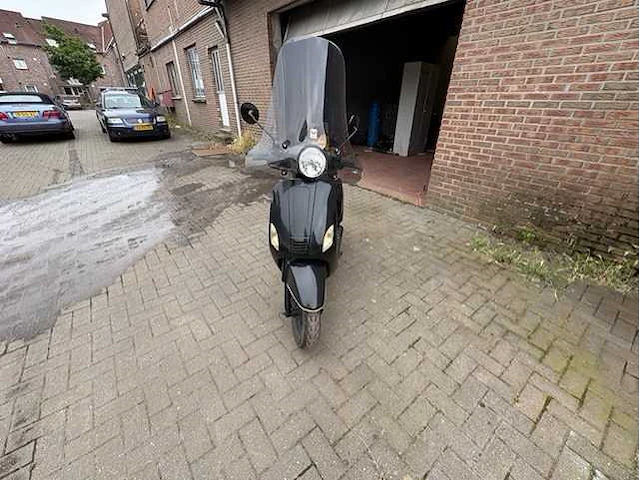 Agm - scooter - afbeelding 5 van  6