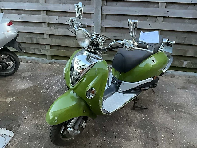 Agm retro extra scooter - afbeelding 1 van  7