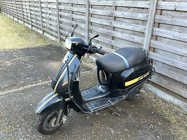 Agm scooter - afbeelding 1 van  7