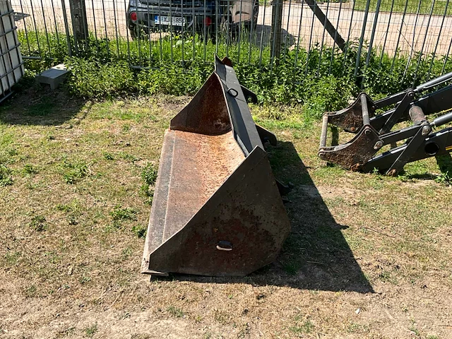 Agram 76 frontlader voor tractor inclusief graafbak - afbeelding 3 van  15