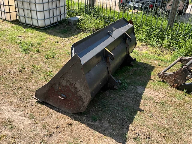 Agram 76 frontlader voor tractor inclusief graafbak - afbeelding 4 van  15