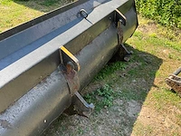 Agram 76 frontlader voor tractor inclusief graafbak - afbeelding 5 van  15