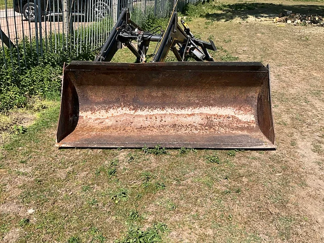 Agram 76 frontlader voor tractor inclusief graafbak - afbeelding 7 van  15